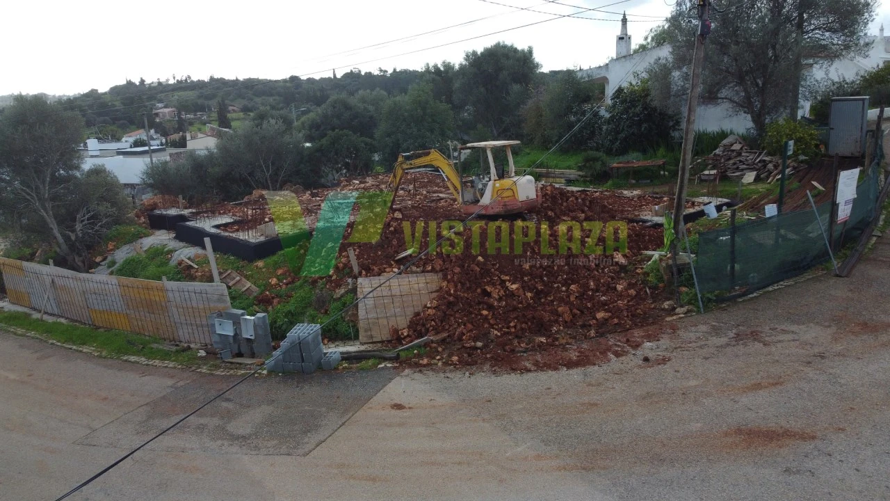 Moradia T4 para Venda em Mexilhoeira Grande Foto 22