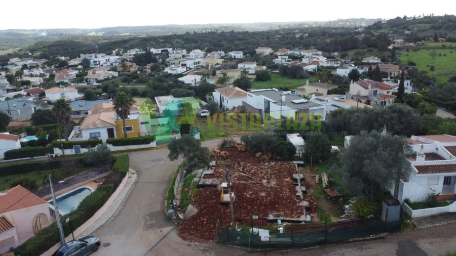 Moradia T4 para Venda em Mexilhoeira Grande Foto 24