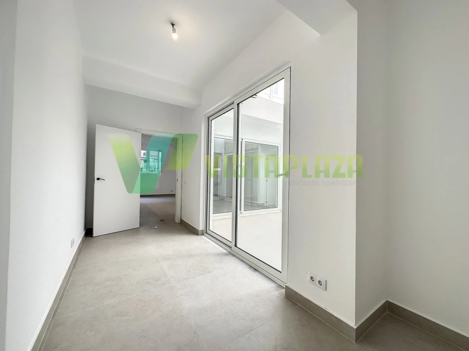 Moradia T12 para Venda em Portimão Foto 35