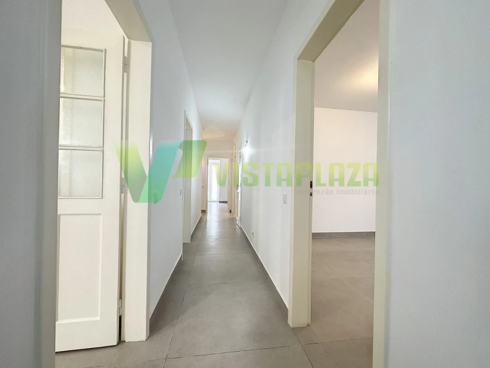 Moradia T12 para Venda em Portimão Foto 37