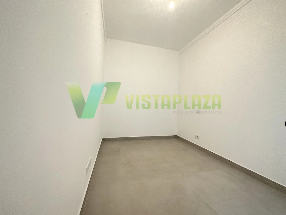 Moradia T12 para Venda em Portimão Foto 49