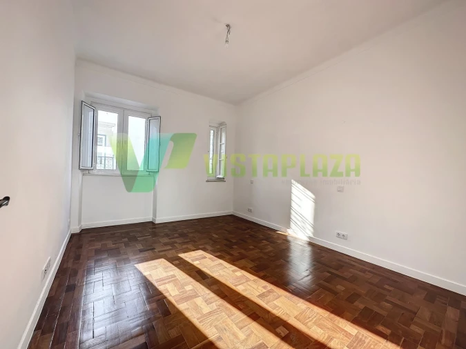 Moradia T12 para Venda em Portimão Foto 64