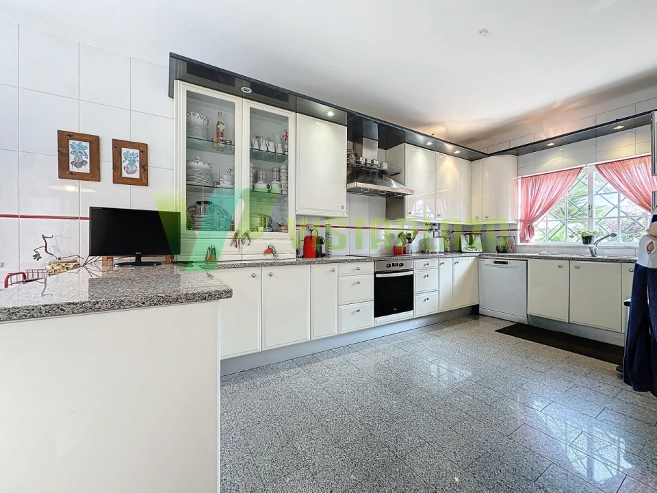 Moradia T5 para Venda em Portimão Foto 8