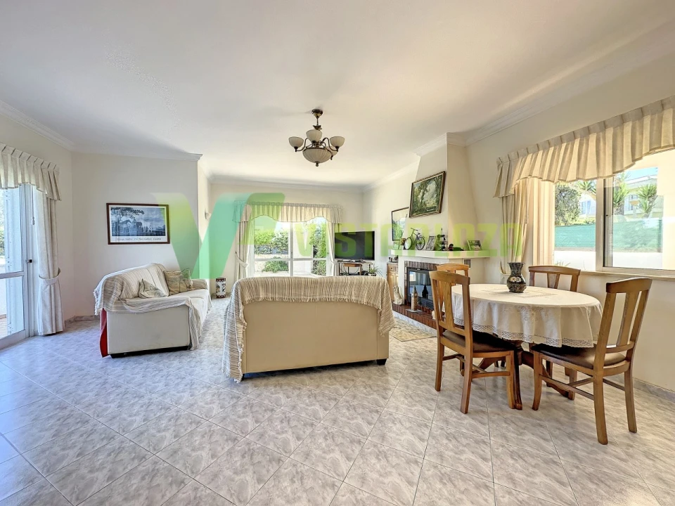 Moradia T4 para Venda em Portimão Foto 8