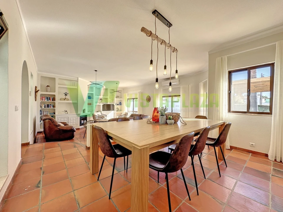 Moradia T5 para Venda em Guia Foto 8