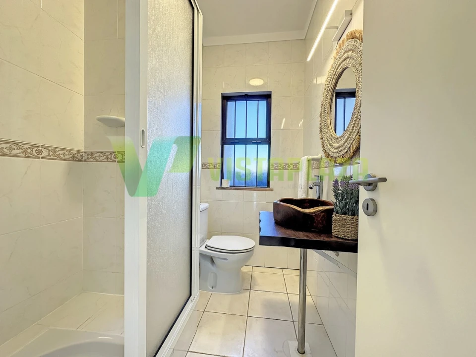 Moradia T5 para Venda em Guia Foto 13