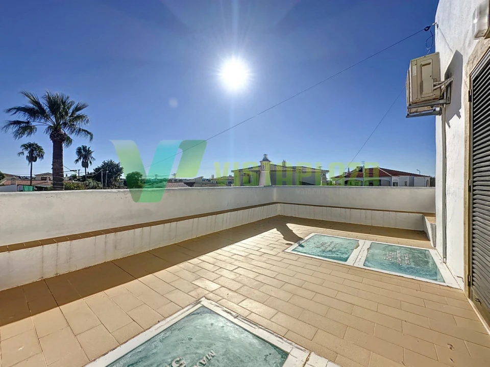 Moradia T5 para Venda em Guia Foto 34