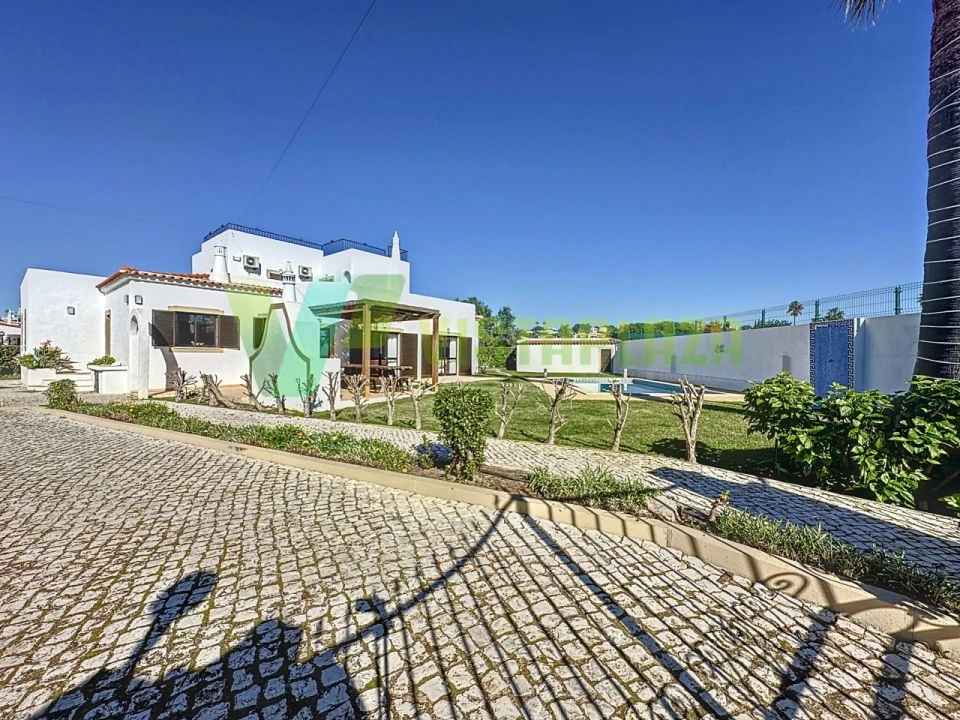 Moradia T5 para Venda em Guia Foto 37