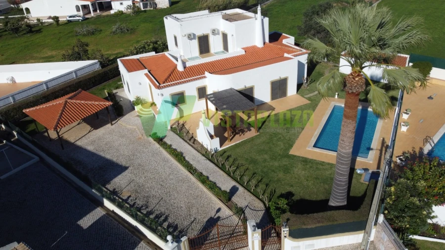 Moradia T5 para Venda em Guia Foto 1