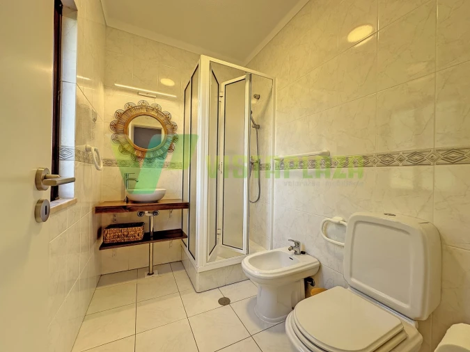 Moradia T5 para Venda em Guia Foto 18