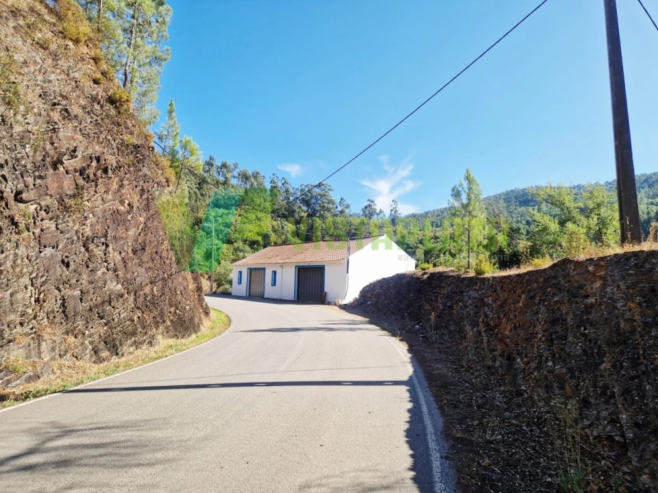 Quinta T3 para Venda em Monchique Foto 8