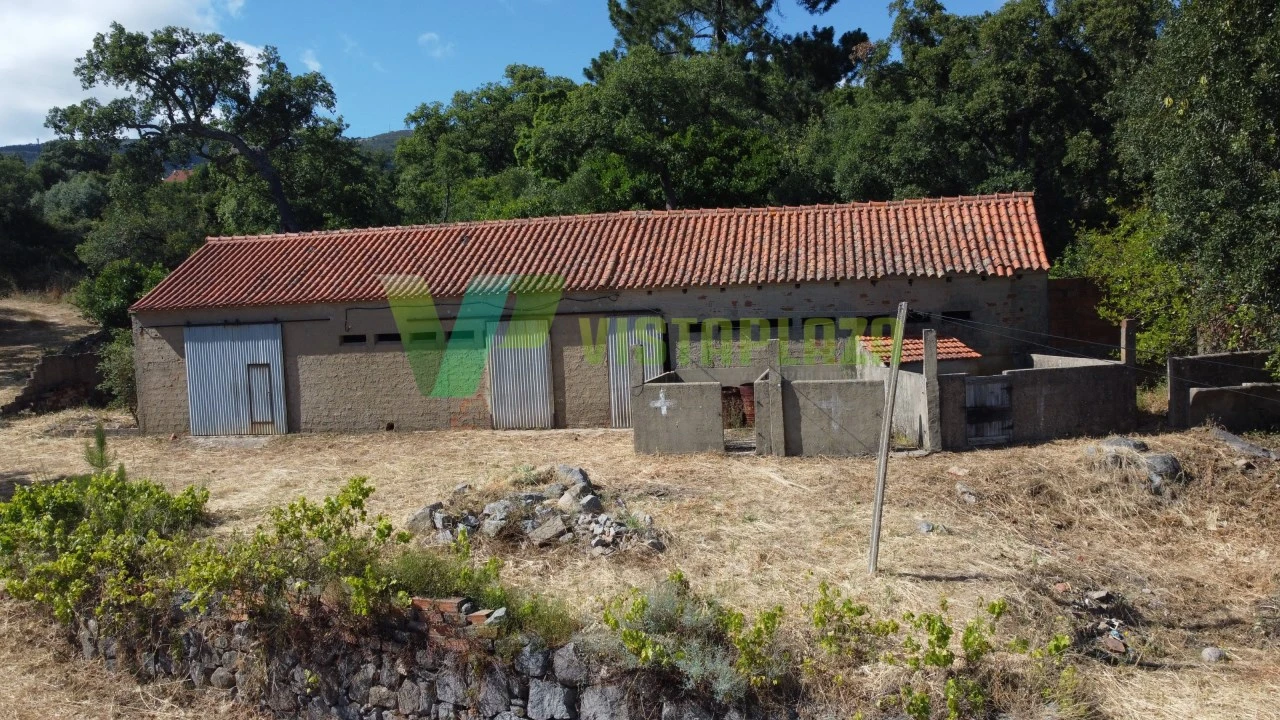 Quinta T3 para Venda em Monchique Foto 1