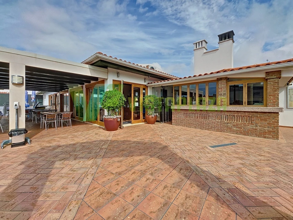 Negócio para Venda em Porches Foto 12