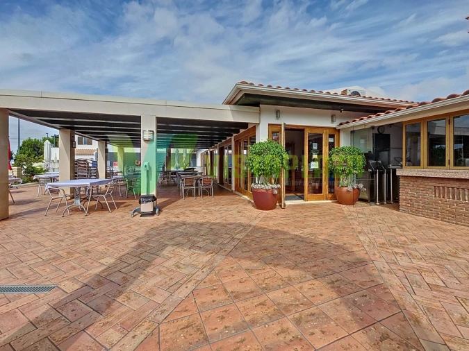 Negócio para Venda em Porches Foto 11