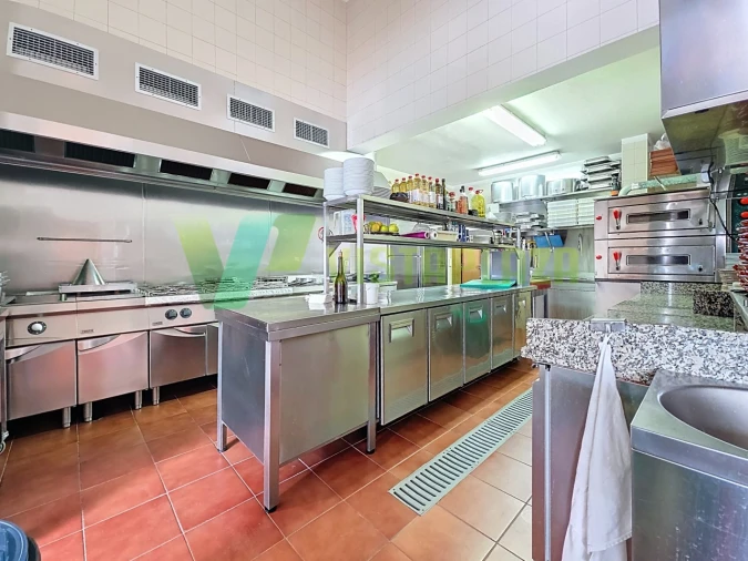 Negócio para Venda em Porches Foto 24