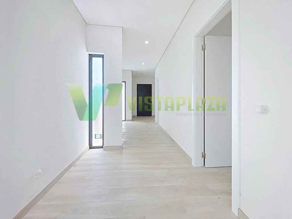 Moradia T3 para Venda em Mexilhoeira Grande Foto 11