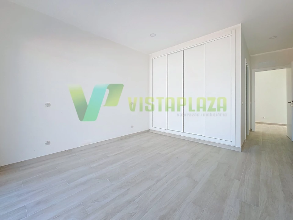 Moradia T3 para Venda em Mexilhoeira Grande Foto 17