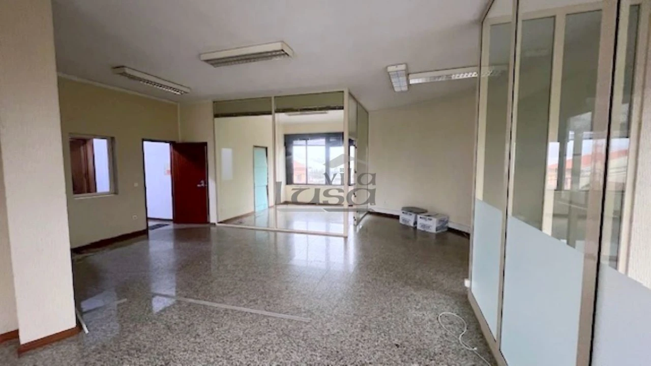 Armazém para Venda em Avintes Foto 9