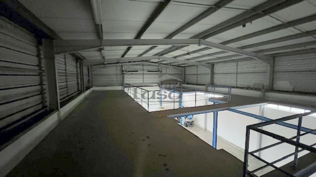 Armazém para Venda em Avintes Foto 10