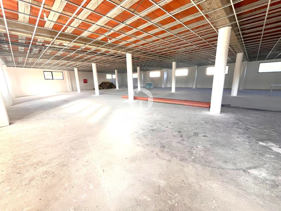 Armazém para Arrendamento em Abade de Neiva Foto 6