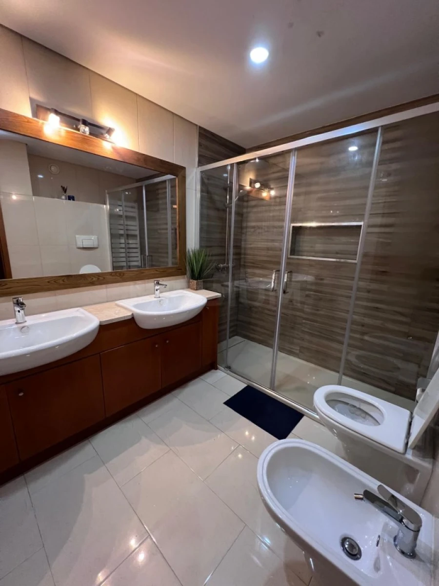 Apartamento T2 para Venda em Milheiros Foto 9