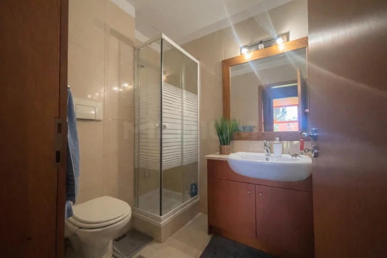 Apartamento T2 para Venda em Milheiros Foto 11