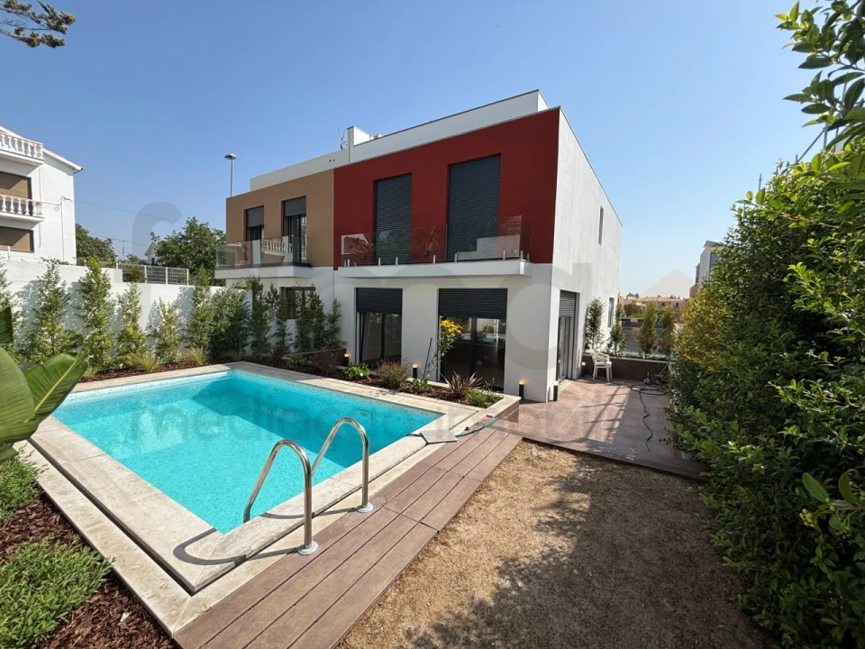 Moradia T3 para Venda em Alcabideche Foto 1