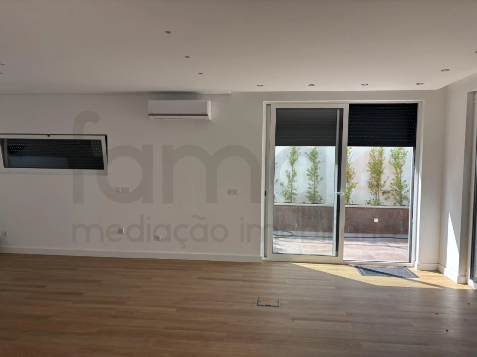 Moradia T3 para Venda em Alcabideche Foto 3