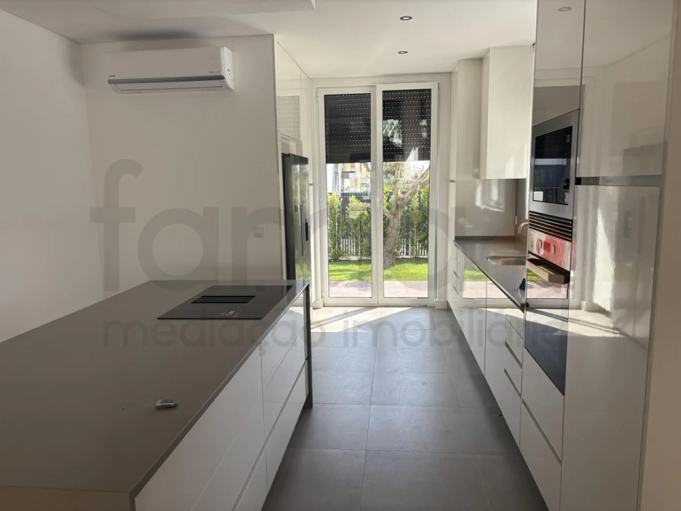 Moradia T3 para Venda em Alcabideche Foto 7