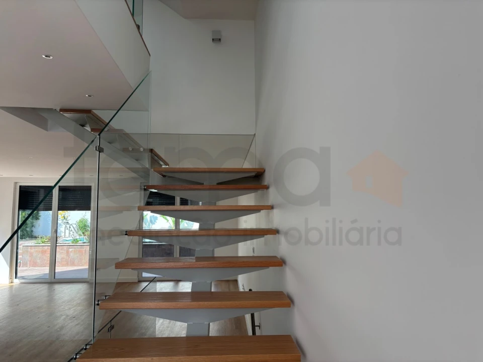 Moradia T3 para Venda em Alcabideche Foto 8