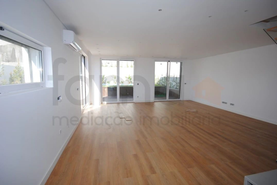 Moradia T3 para Venda em Alcabideche Foto 11