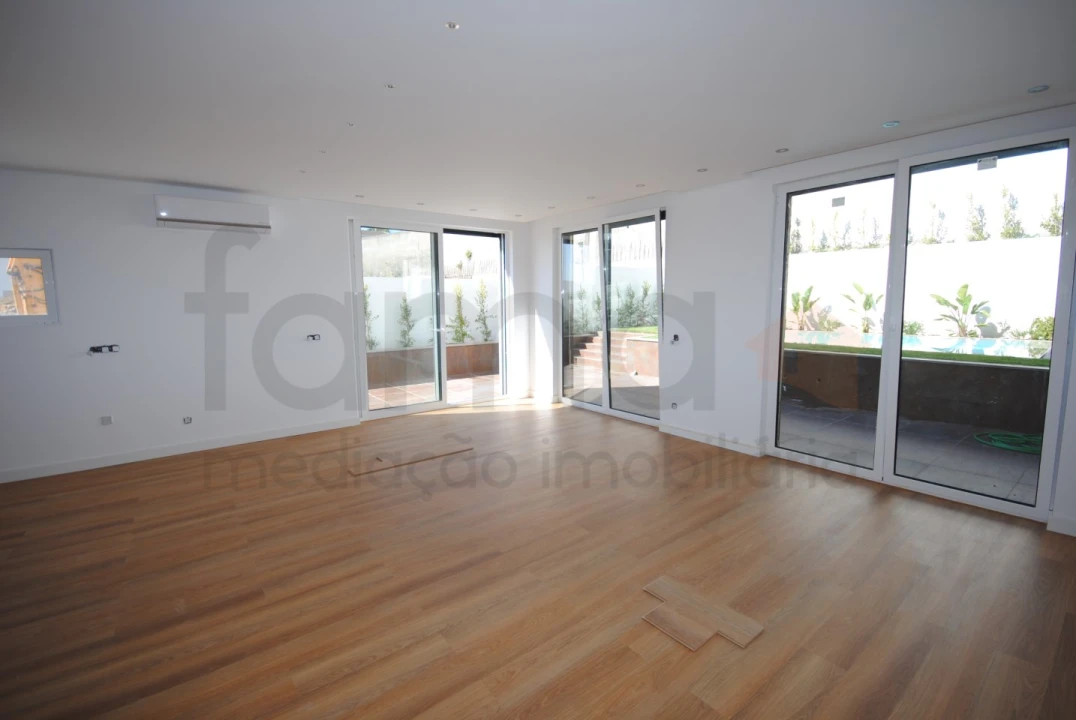 Moradia T3 para Venda em Alcabideche Foto 12