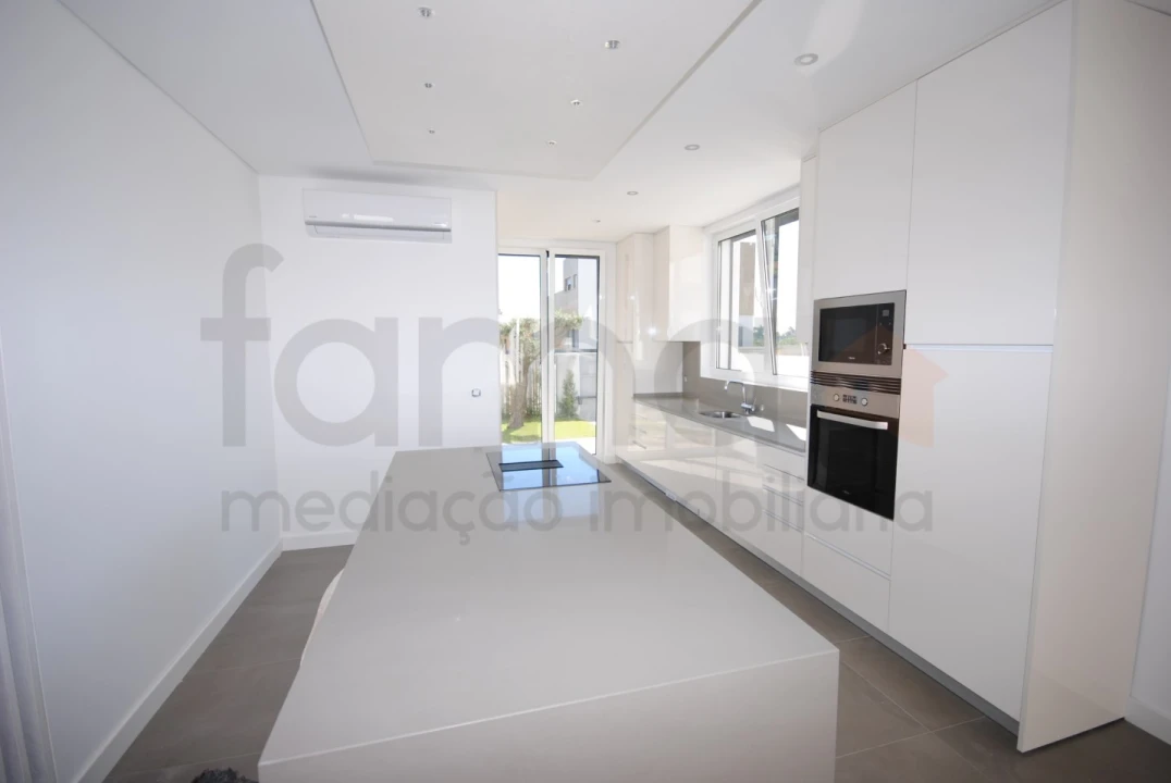 Moradia T3 para Venda em Alcabideche Foto 14