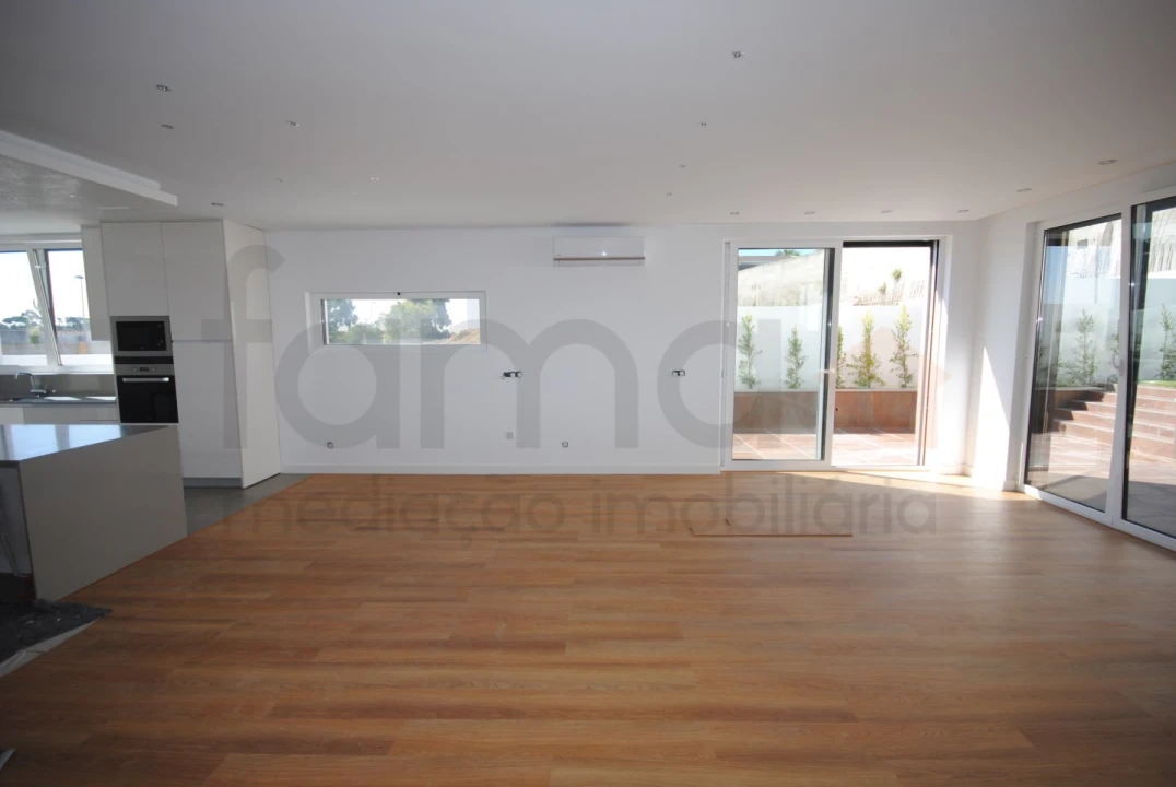Moradia T3 para Venda em Alcabideche Foto 18