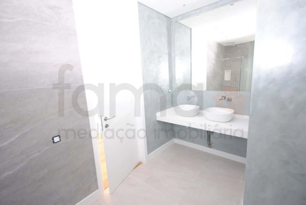 Moradia T3 para Venda em Alcabideche Foto 26