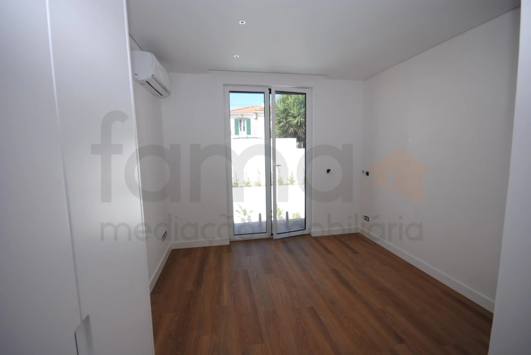 Moradia T3 para Venda em Alcabideche Foto 32