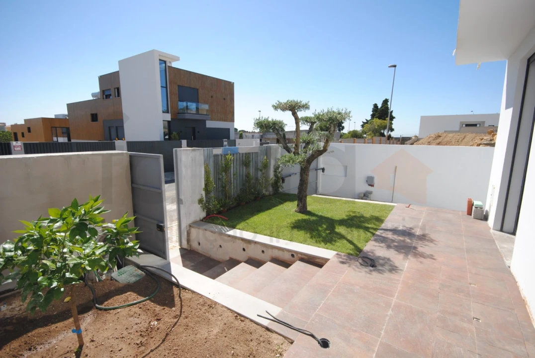 Moradia T3 para Venda em Alcabideche Foto 52