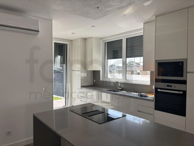 Moradia T3 para Venda em Alcabideche Foto 6