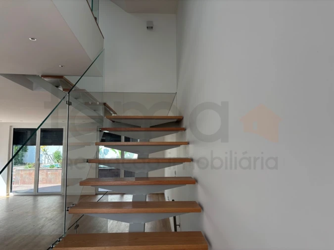 Moradia T3 para Venda em Alcabideche Foto 8