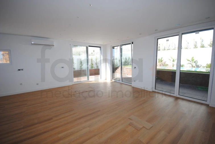 Moradia T3 para Venda em Alcabideche Foto 12