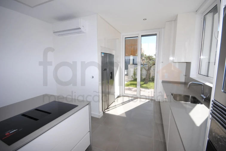 Moradia T3 para Venda em Alcabideche Foto 16