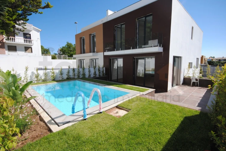 Moradia T3 para Venda em Alcabideche Foto 21