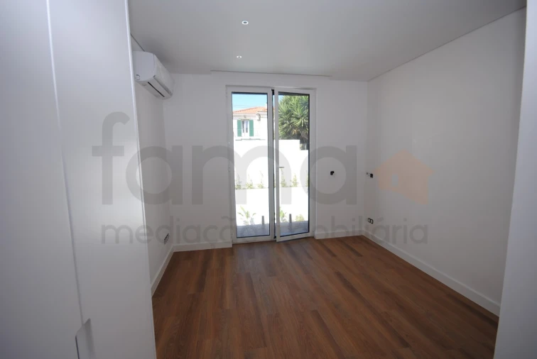 Moradia T3 para Venda em Alcabideche Foto 32