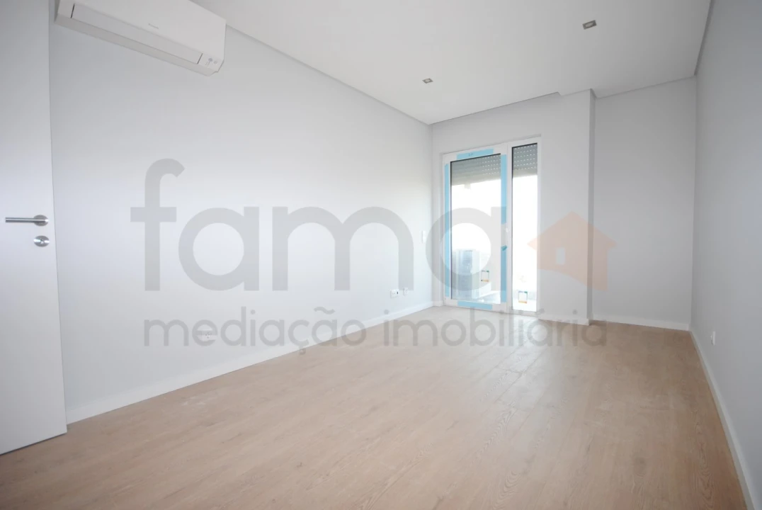Apartamento T3 para Venda em Carcavelos e Parede Foto 11