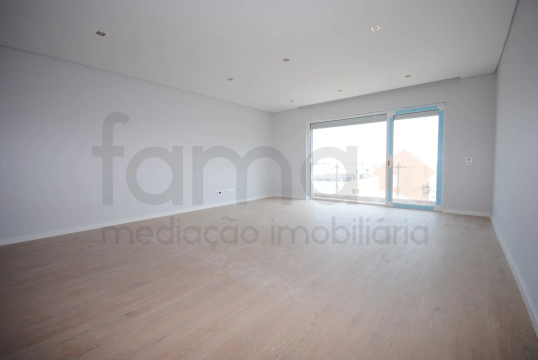 Apartamento T3 para Venda em Carcavelos e Parede Foto 14
