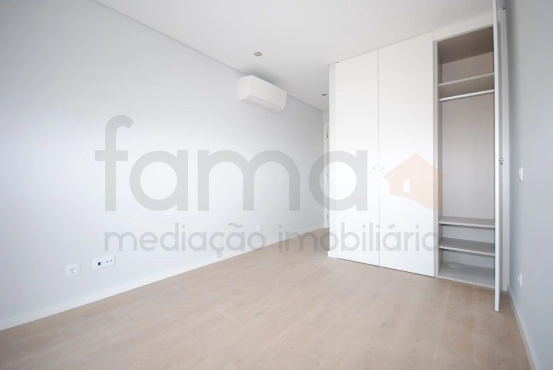 Apartamento T3 para Venda em Carcavelos e Parede Foto 21