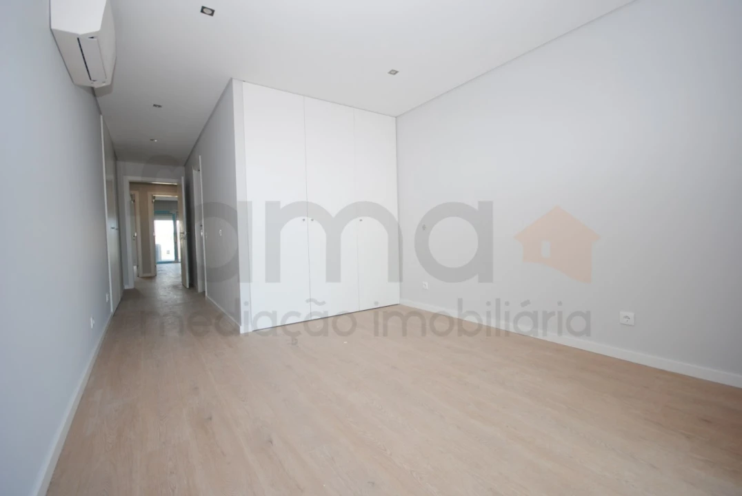 Apartamento T3 para Venda em Carcavelos e Parede Foto 23