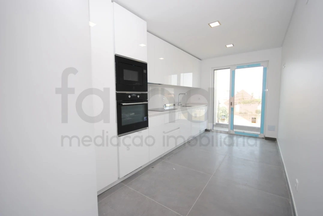 Apartamento T3 para Venda em Carcavelos e Parede Foto 35