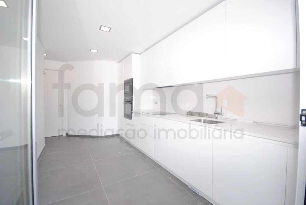 Apartamento T3 para Venda em Carcavelos e Parede Foto 39