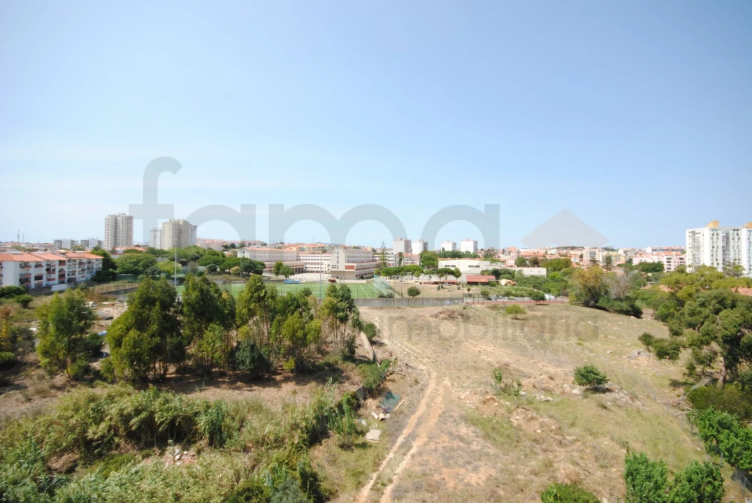 Apartamento T3 para Venda em Carcavelos e Parede Foto 41